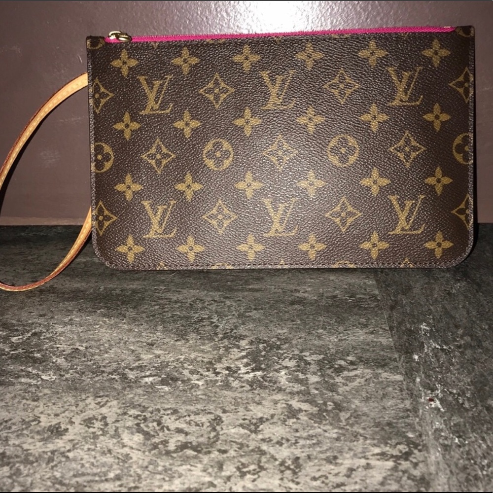 Louis Vuttion Wristlet